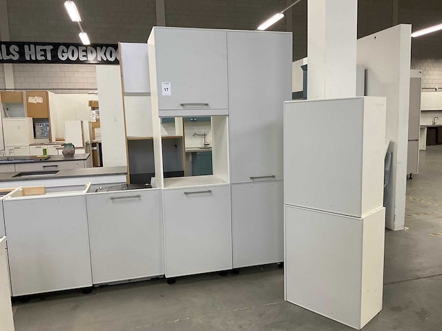 Rechtopgestelde showroomkeuken zonder werkblad - afbeelding 7 van  13