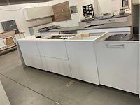 Rechtopgestelde showroomkeuken zonder werkblad - afbeelding 8 van  13