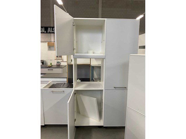 Rechtopgestelde showroomkeuken zonder werkblad - afbeelding 13 van  13