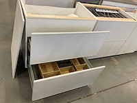 Rechtopgestelde showroomkeuken zonder werkblad - afbeelding 9 van  13