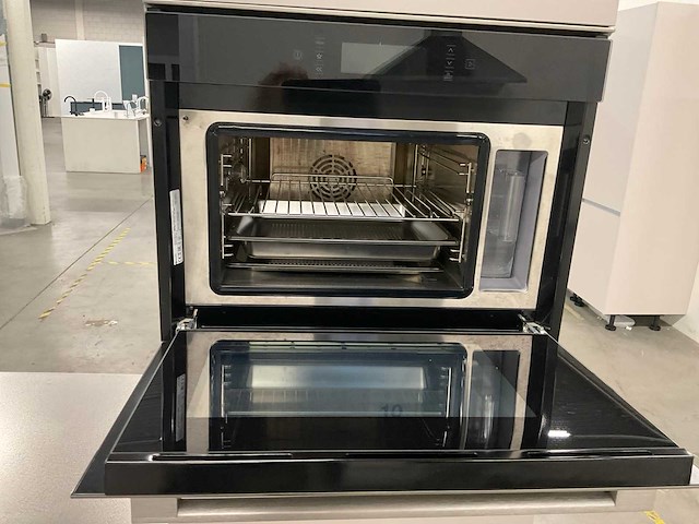 Rechtopgestelde showroomkeuken - afbeelding 3 van  16