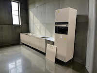 Rechtopgestelde showroomkeuken - afbeelding 9 van  16