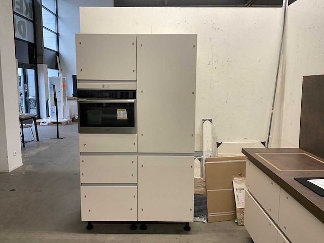 Rechtopgestelde showroomkeuken - afbeelding 3 van  17