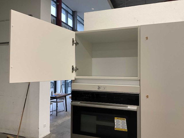 Rechtopgestelde showroomkeuken - afbeelding 5 van  17