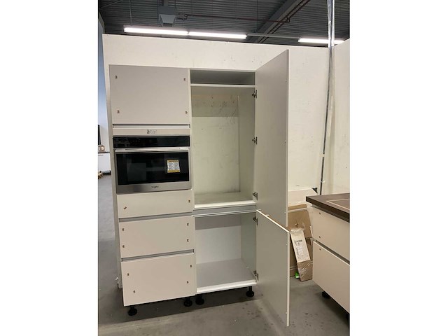 Rechtopgestelde showroomkeuken - afbeelding 6 van  17