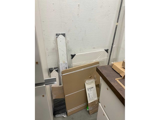 Rechtopgestelde showroomkeuken - afbeelding 8 van  17