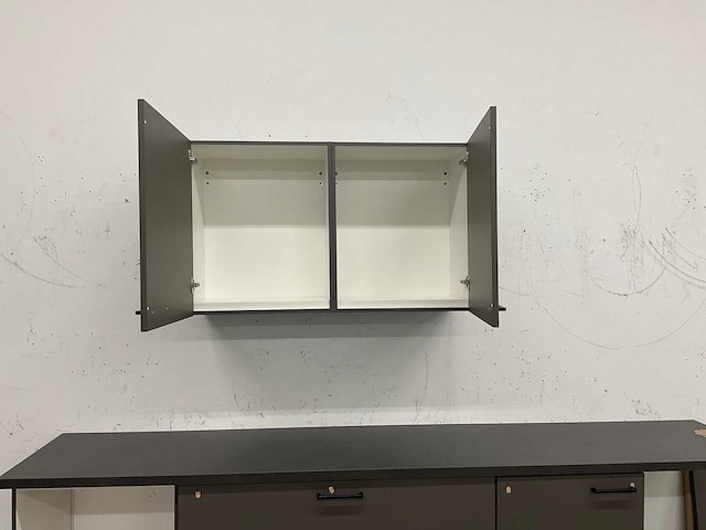 Rechtopgestelde showroomkeuken - afbeelding 10 van  10