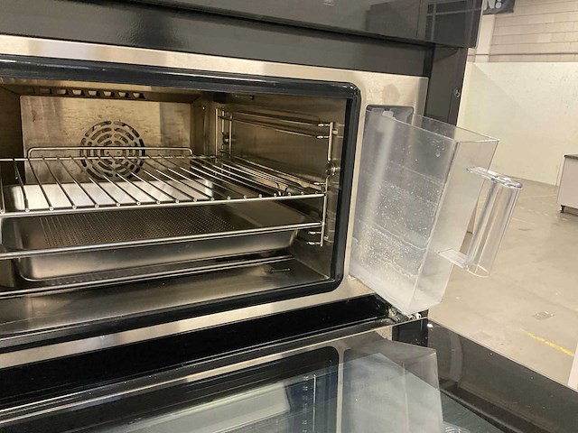 Rechtopgestelde showroomkeuken - afbeelding 4 van  16