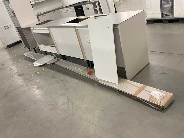 Rechtopgestelde showroomkeuken - afbeelding 5 van  16