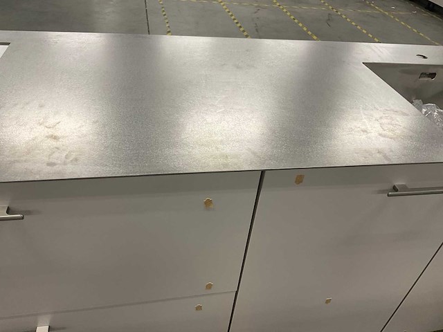 Rechtopgestelde showroomkeuken - afbeelding 7 van  16