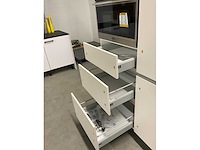 Rechtopgestelde showroomkeuken - afbeelding 4 van  17