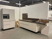 Rechtopgestelde showroomkeuken - afbeelding 10 van  17