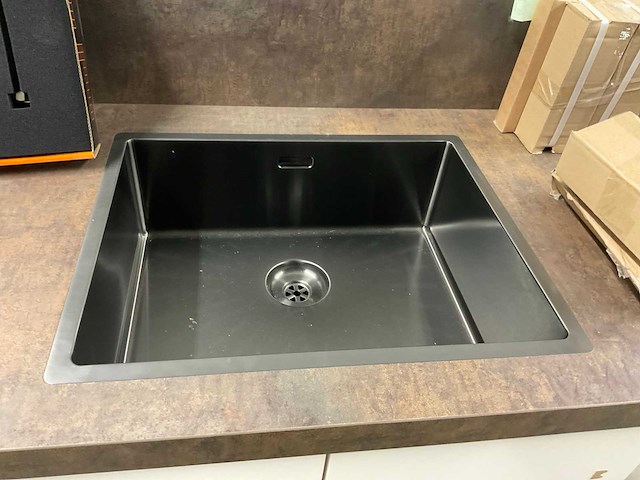 Rechtopgestelde showroomkeuken - afbeelding 16 van  17