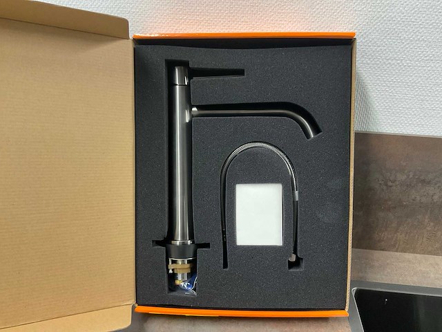 Rechtopgestelde showroomkeuken - afbeelding 17 van  17