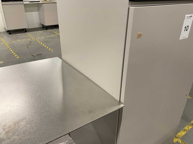 Rechtopgestelde showroomkeuken - afbeelding 6 van  16