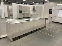Rechtopgestelde showroomkeuken - afbeelding 10 van  16