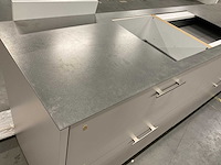 Rechtopgestelde showroomkeuken - afbeelding 16 van  16