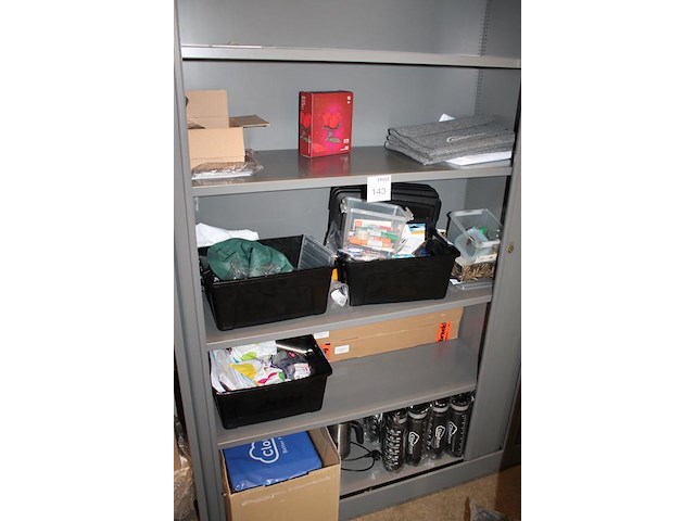Reclame- en kantoormaterialen in kast c133 w.o. schrijfgerei, bidons, laptoptassen, etc. - afbeelding 2 van  4