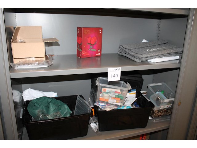 Reclame- en kantoormaterialen in kast c133 w.o. schrijfgerei, bidons, laptoptassen, etc. - afbeelding 4 van  4