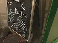 Reclamebord en 2 olifantenpoten - afbeelding 2 van  2