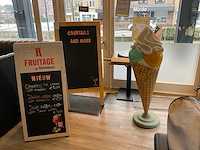 Reclameborden, wanddecoratie, ijshoorn reclame