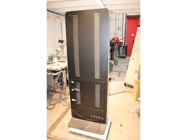 Reclamestatief met led-scherm voorzien van touchscreen 53 x 93 cm. afmeting statief breedte 66 cm en hoogte... - afbeelding 3 van  3