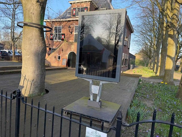 Reclamezuil met monitor - afbeelding 1 van  10