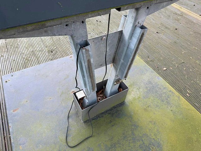 Reclamezuil met monitor - afbeelding 6 van  10