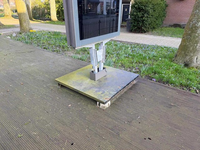 Reclamezuil met monitor - afbeelding 9 van  10