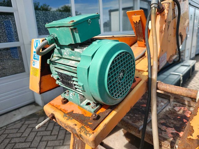 Red band - steenzaagmachine - afbeelding 10 van  10