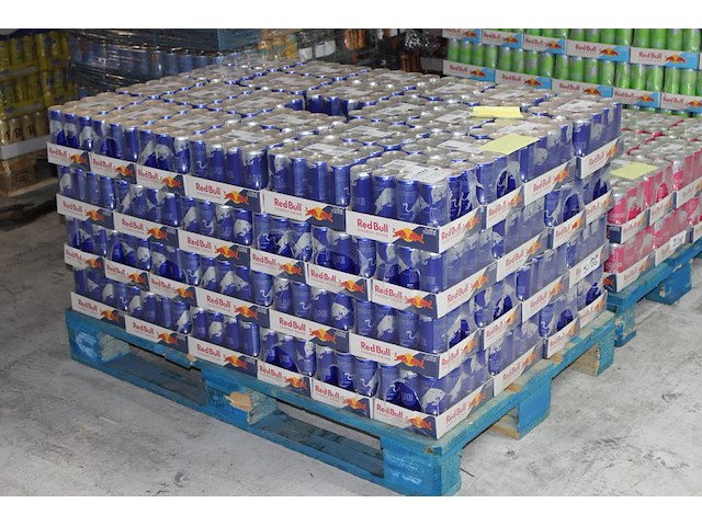 Red bull blue edition bossbessmaak 1152 blikken met tht 5-2026. bod is inclusief 172,80 euro statiegeldwaarde - afbeelding 2 van  2