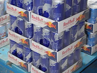 Red bull blue edition bossbessmaak 72 blikken met tht 5-2026. bod is inclusief 10,80 euro statiegeldwaarde - afbeelding 2 van  2