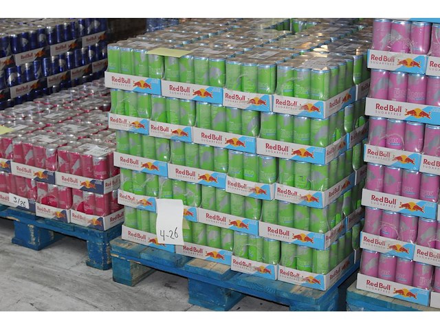 Red bull green edition curuba 1452 blikken met tht 4-2026.bod is inclusief 217,80 euro statiegeldwaarde - afbeelding 1 van  2