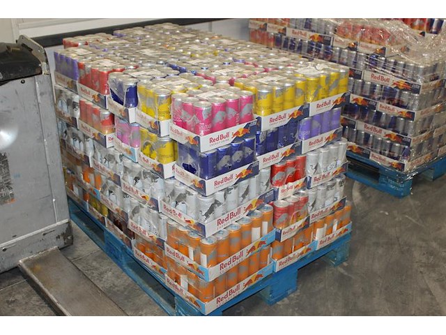 Red bull in diverse smaken op pallet 1272 blikken met tht 2025/2026/2027. bod is inclusief 190,80 euro stat... - afbeelding 2 van  2
