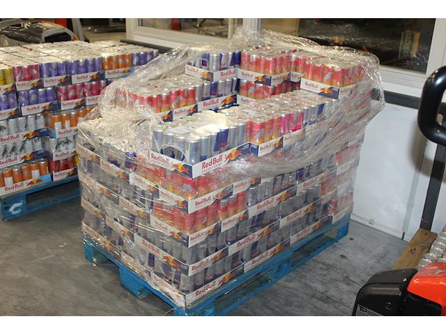 Red bull in diverse smaken op pallet 1332 blikken met tht 2026/2027. bod is inclusief 199,80 euro statiegel... - afbeelding 1 van  2