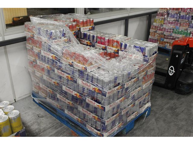 Red bull in diverse smaken op pallet 1332 blikken met tht 2026/2027. bod is inclusief 199,80 euro statiegel... - afbeelding 2 van  2