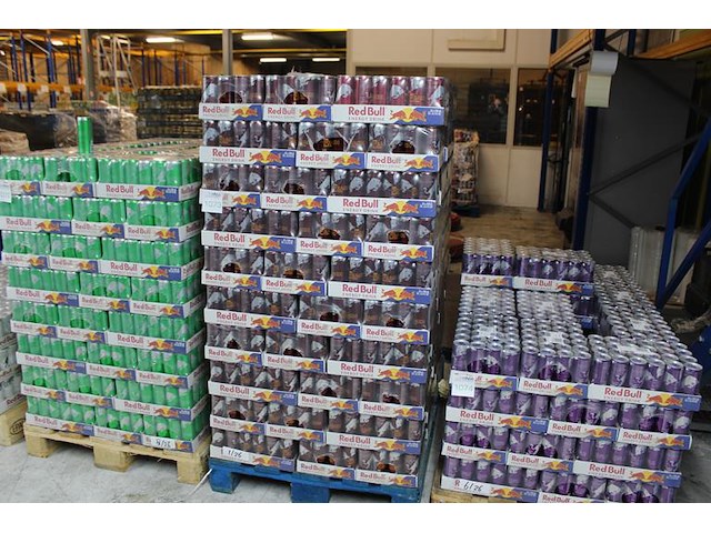 Red bull peach edition 2880 blikken. tht 1-26. bod is inclusief 432 euro statiegeldwaarde - afbeelding 1 van  2