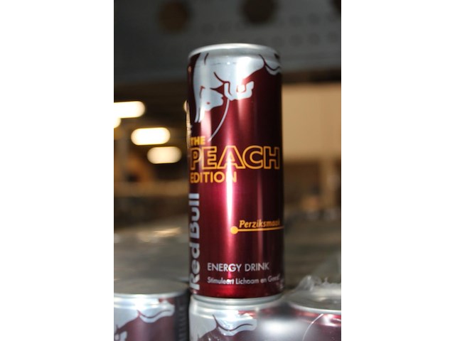 Red bull peach edition 2880 blikken. tht 1-26. bod is inclusief 432 euro statiegeldwaarde - afbeelding 2 van  2