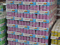 Red bull pink edition bosvruchten 2328 blikken met tht 6-2026. bod is inclusief 349,20 euro statiegeldwaarde - afbeelding 2 van  2