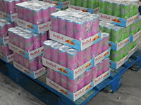 Red bull pink edition bosvruchten 60 blikken met tht 6-2026. bod is inclusief 9,00 euro statiegeldwaarde - afbeelding 1 van  2