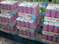 Red bull pink edition bosvruchten 60 blikken met tht 6-2026. bod is inclusief 9,00 euro statiegeldwaarde - afbeelding 1 van  2