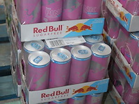 Red bull pink edition bosvruchten 60 blikken met tht 6-2026. bod is inclusief 9,00 euro statiegeldwaarde - afbeelding 2 van  2