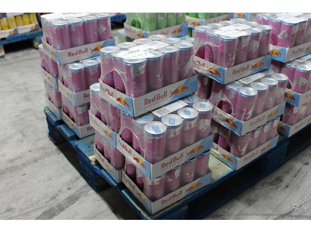 Red bull pink edition bosvruchten 60 blikken met tht 6-2026. bod is inclusief 9,00 euro statiegeldwaarde - afbeelding 1 van  2