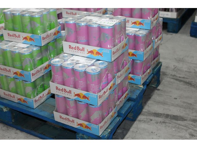 Red bull pink edition bosvruchten 60 blikken met tht 6-2026. bod is inclusief 9,00 euro statiegeldwaarde - afbeelding 1 van  2