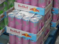 Red bull pink edition bosvruchten 60 blikken met tht 6-2026. bod is inclusief 9,00 euro statiegeldwaarde - afbeelding 2 van  2