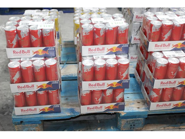 Red bull red edition watermeloen 60 blikken met tht 9-2026. bod is inclusief 9,00 euro statiegeld - afbeelding 1 van  2