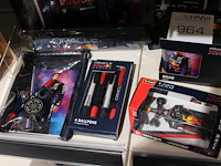 Red bull set schriften, paraplu, pennen en schaalmodel, zeven stuks. - afbeelding 2 van  2