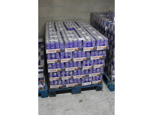 Red bull spring edition 1440 blikken. tht 1-26. bod is inclusief 216 euro statiegeldwaarde - afbeelding 2 van  2