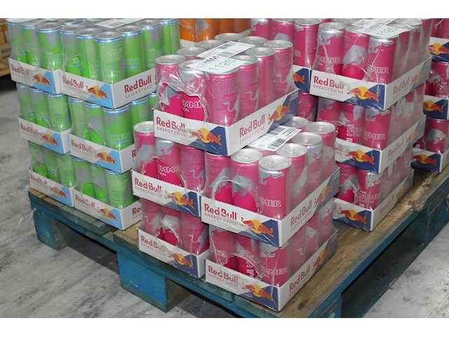 Red bull summer edition witte persik 60 blikken met tht 3-2026. bod is inclusief9,00 euro statiegeldwaarde - afbeelding 1 van  2