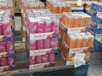 Red bull summer edition witte persik 72 blikken met tht 3-2026. bod is inclusief 10,80 euro statiegeldwaarde - afbeelding 1 van  2